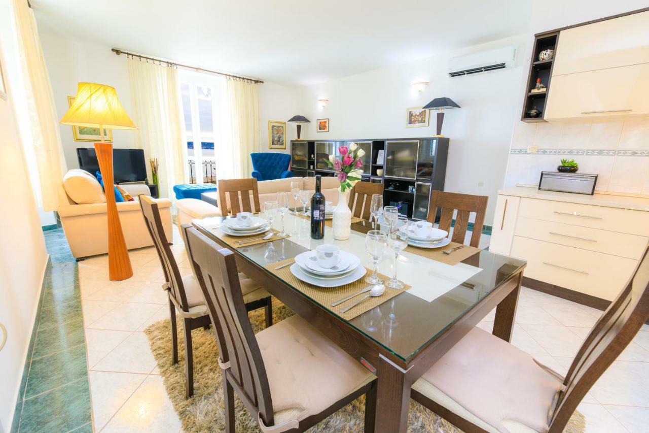 Holiday Home Obrov Kastela Exterior photo