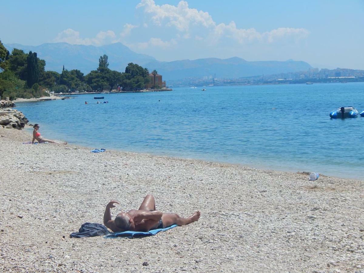Holiday Home Obrov Kastela Exterior photo